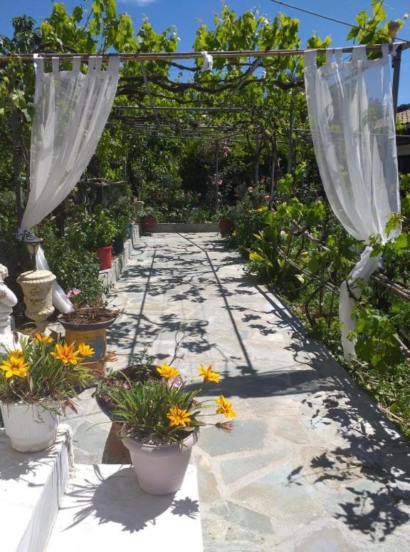 Malotu Resort Sinarádes Eksteriør billede